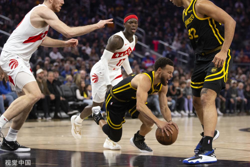 足球场上 足球场上